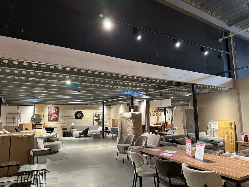 Tweedehands industriële tussenvloer, demontabel en herbruikbaar voor magazijnen of werkplaatsen