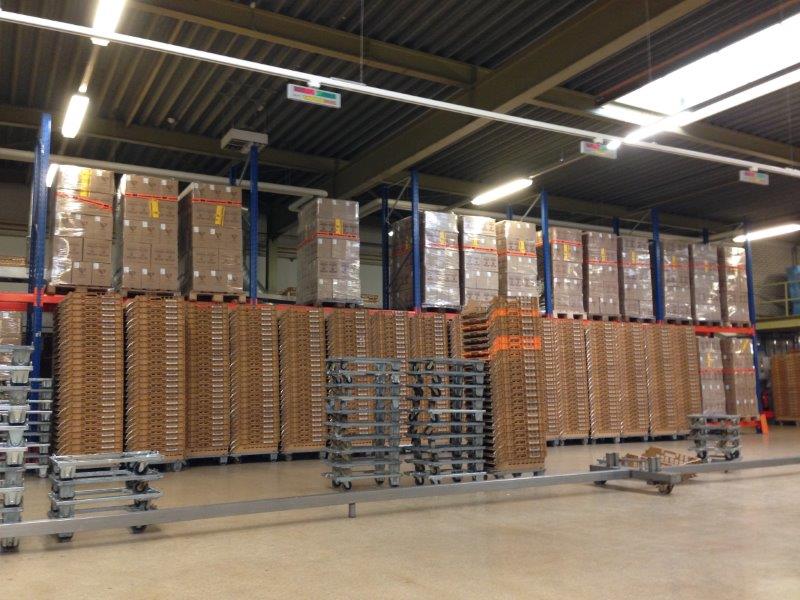 Zware Palletstellingen in een magazijn met pallets erin bakkerij