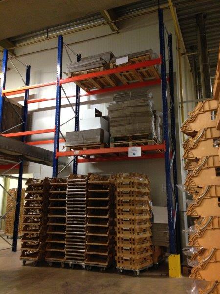 Zware Palletstellingen in een magazijn met pallets erin bakkerij