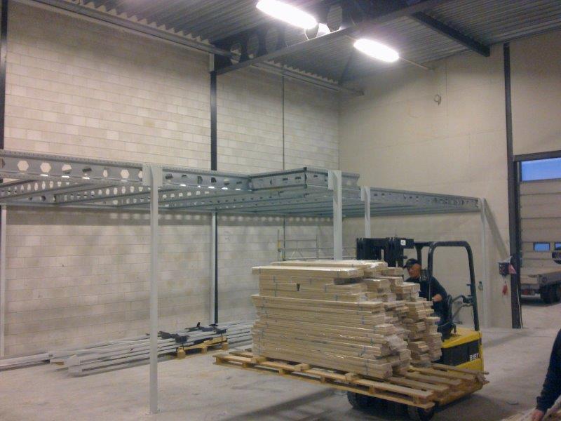 Tussenvloer ook wel entresol of mezzanine in aanbouw, zonder C-dur vloerplaten.