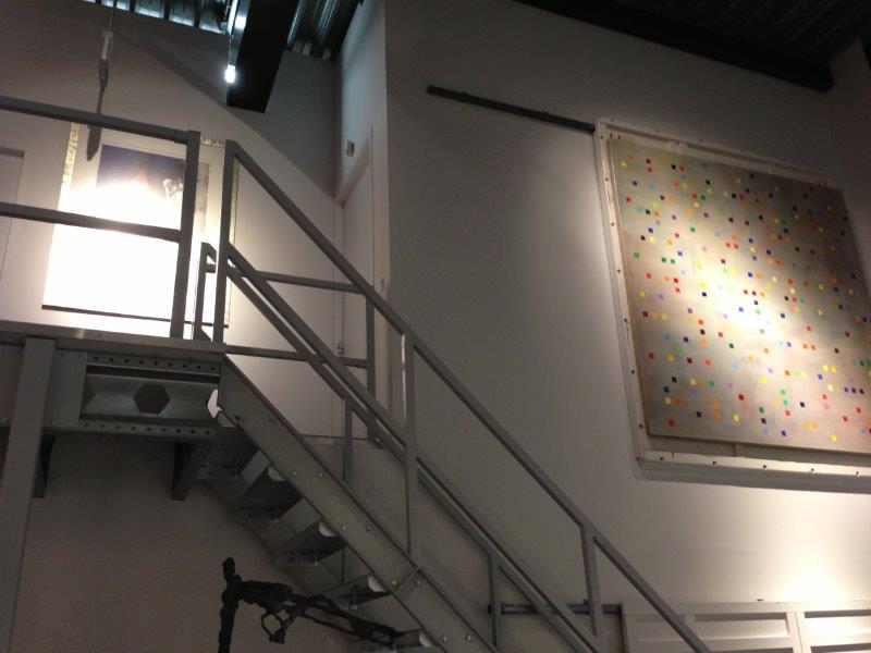 Trap met bordes aan een tussenvloer ook wel entresolvloer of mezzanine genoemd