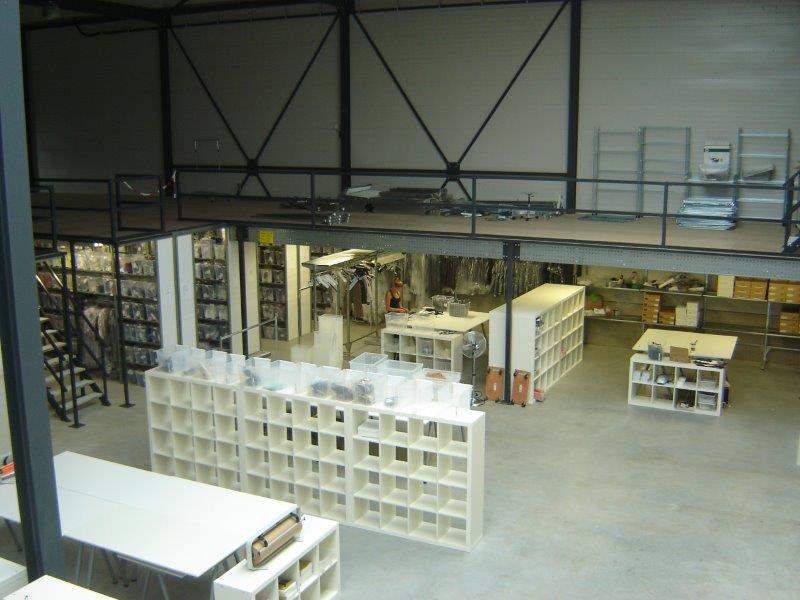 Legbordstelling overvloering links, rechts een losse entresolvloer ook wel tussenvloer of bordesvloer genoemd